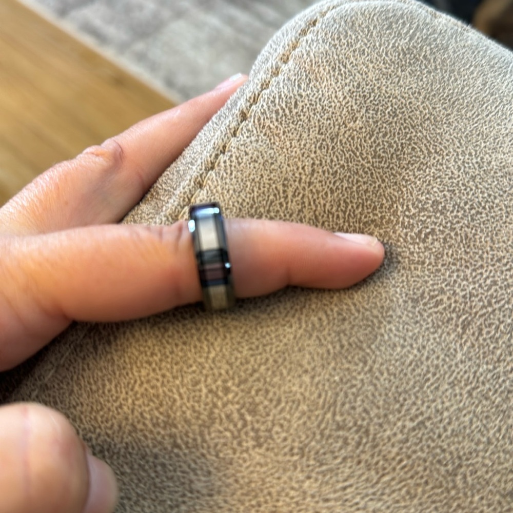 Men’s wedding ring